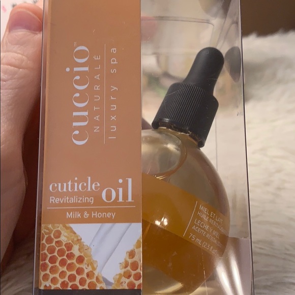 Cuccio Cuticle oil Revitalizing milkand money BNIP - Picture 3 of 6